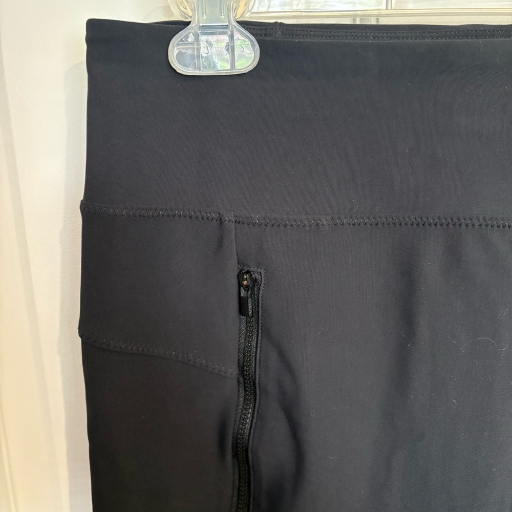 Athleta Black High Waisted Athletic Activewear Leggings Pants Zipper Pockets - Picture 2 of 12